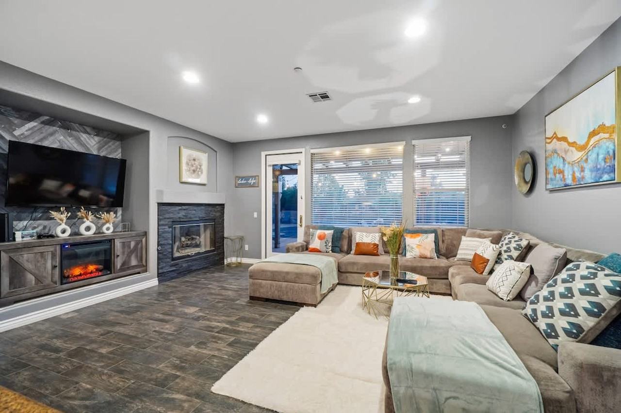 1107 Shadowcrest Ln #1465028P - Photo 2 of 50