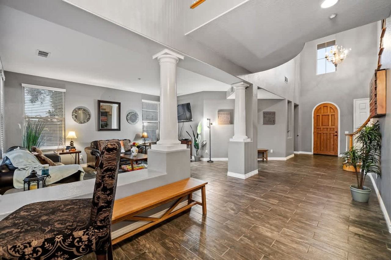 1107 Shadowcrest Ln #1465028P - Photo 6 of 50