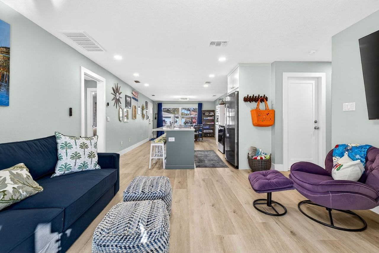 1412 Gladys Cir #1466152P - Photo 3 of 41