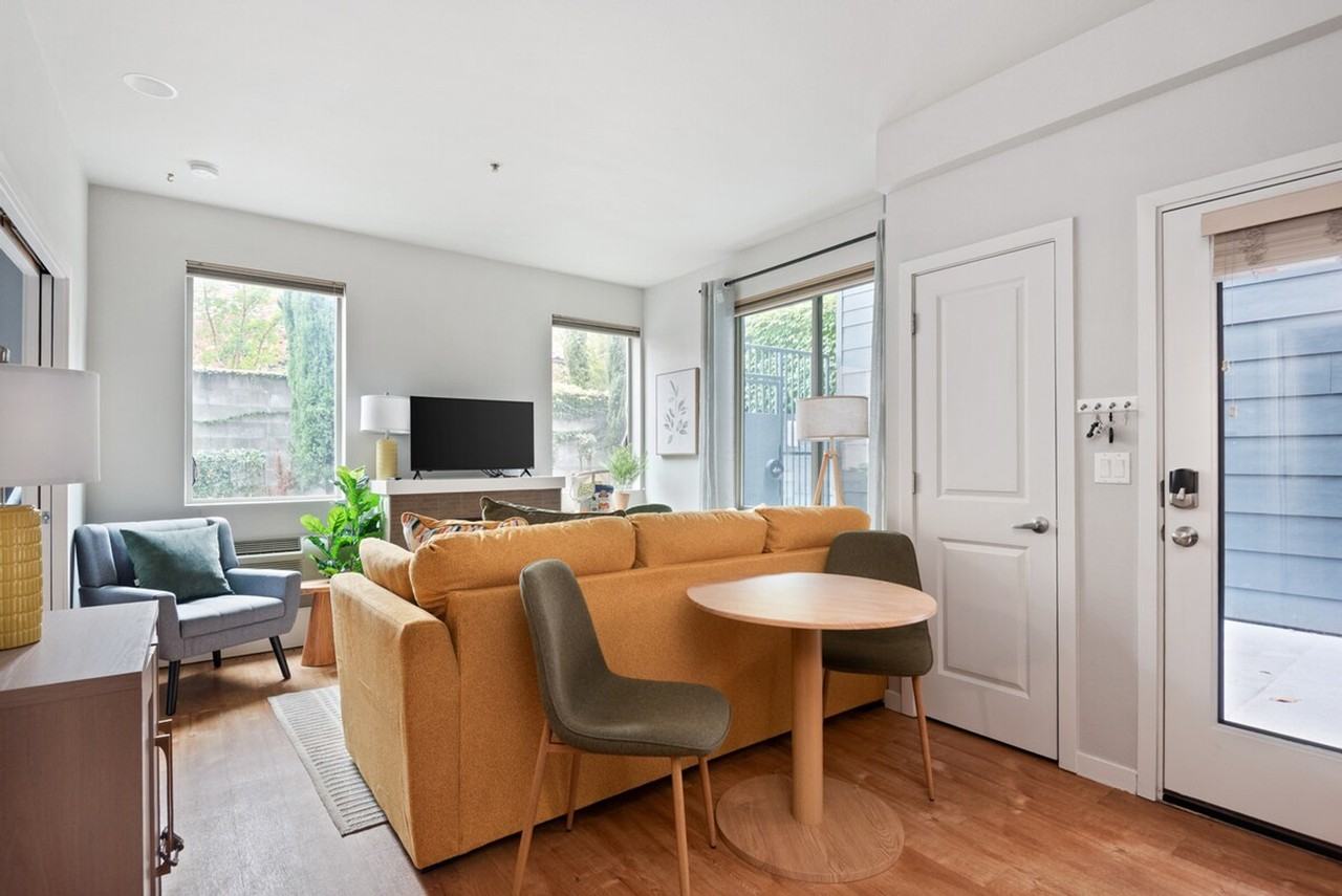 1607 Nw Davis St #1471541P - Photo 5 of 31