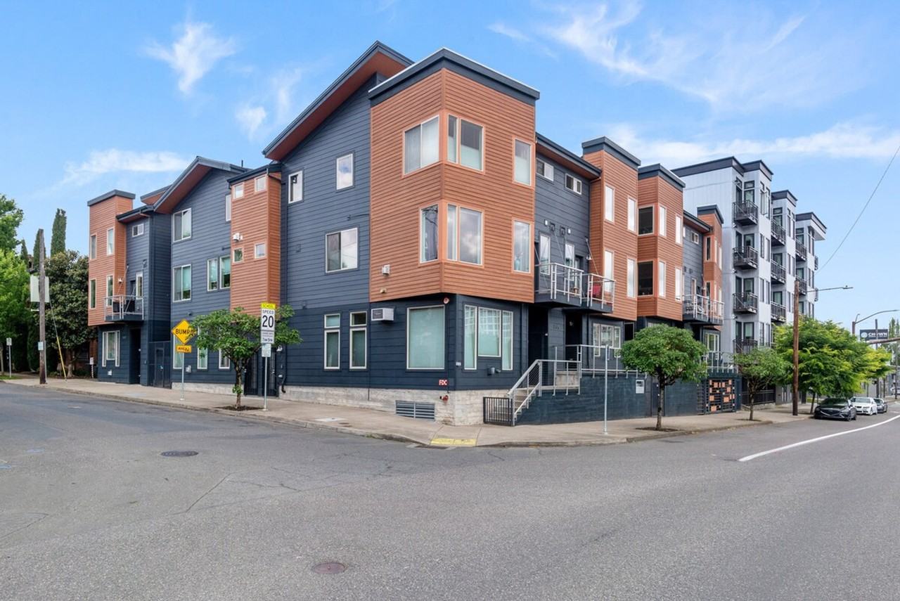 1607 Nw Davis St #1471541P - Photo 6 of 31