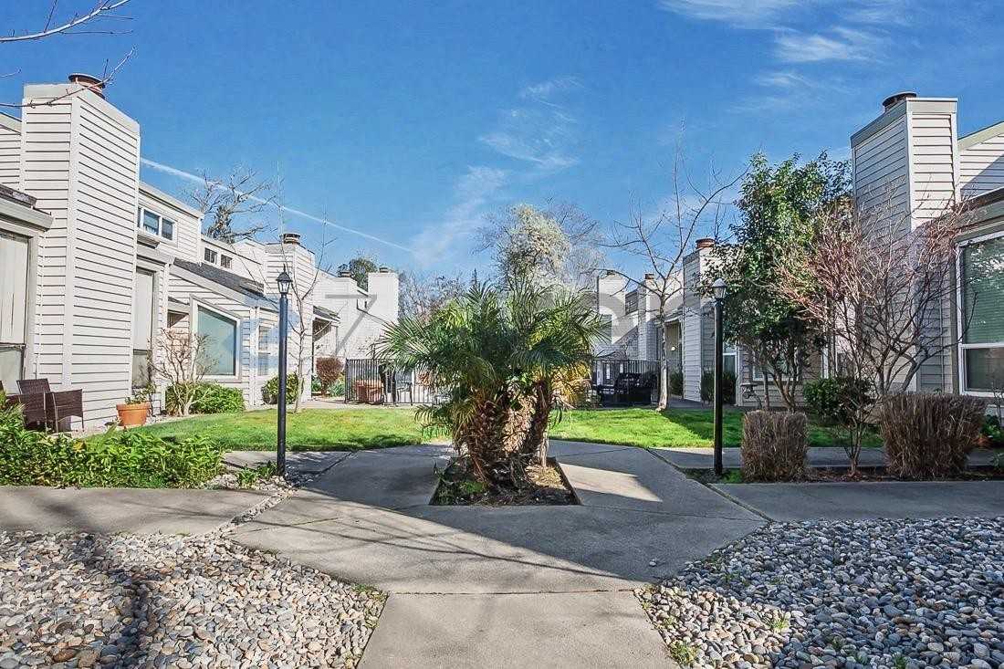 1604 Hood Rd #F - Photo 4 of 40