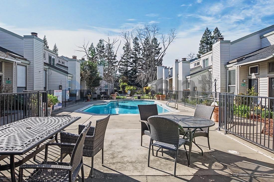 1604 Hood Rd #F - Photo 6 of 40