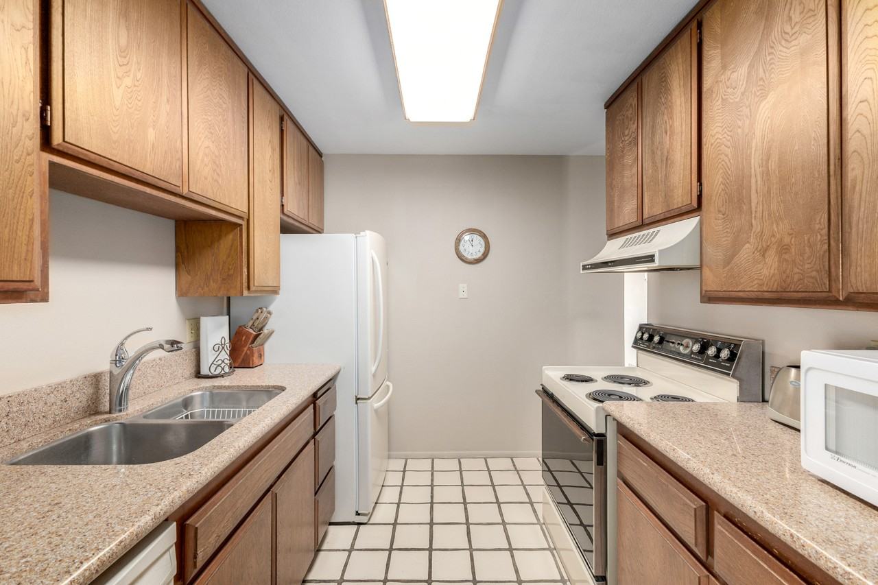 5525 East Thomas Road #H7 - Photo 6 of 17