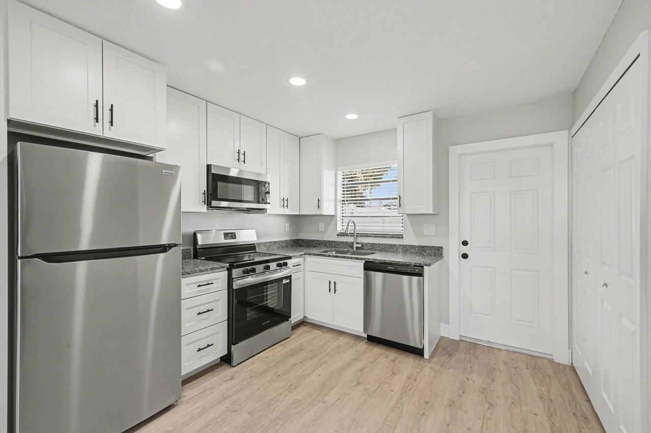 2700 Jimmy Buffett Memorial Highway #12 - Photo 6 of 16