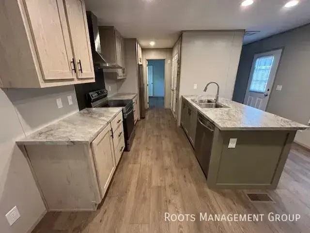 104 Hyacinth Ln #104H - Photo 3 of 15