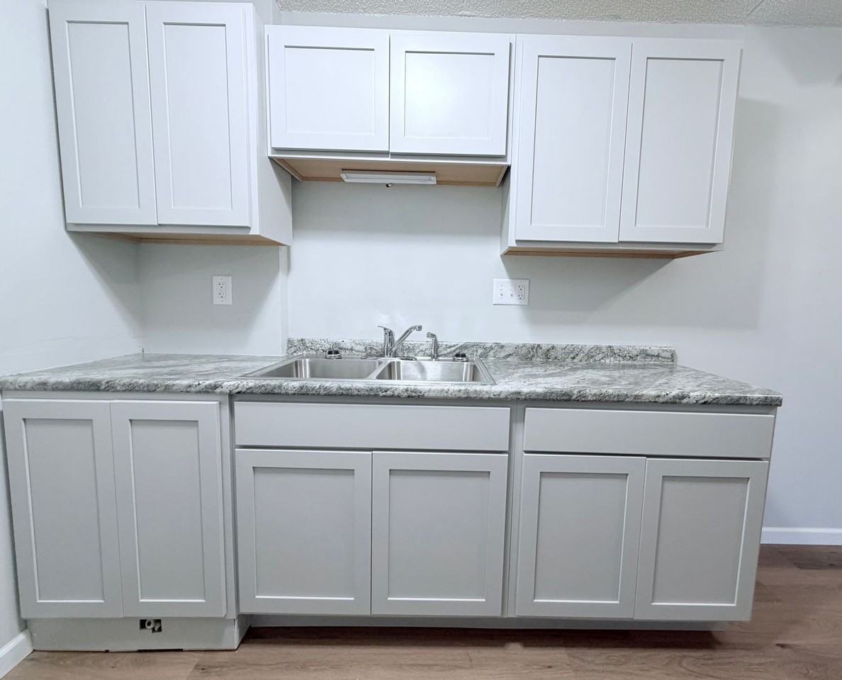 Riverview Tower Apartments - Photo 3 of 18