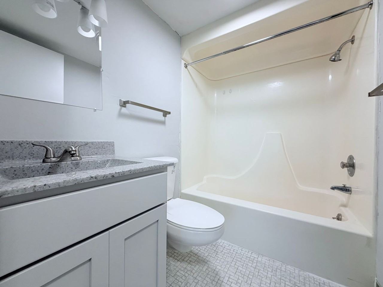 Riverview Tower Apartments - Photo 7 of 18