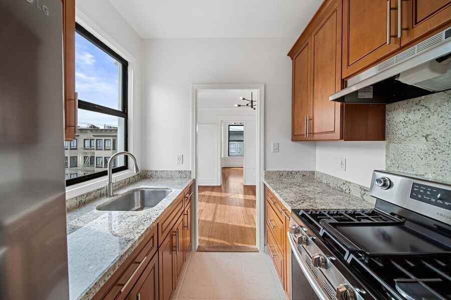 1290 Jackson St #16 - Photo 4 of 25