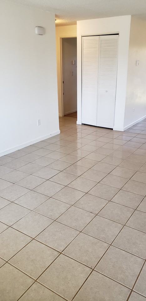 525 W Twilight Ct - Photo 6 of 10