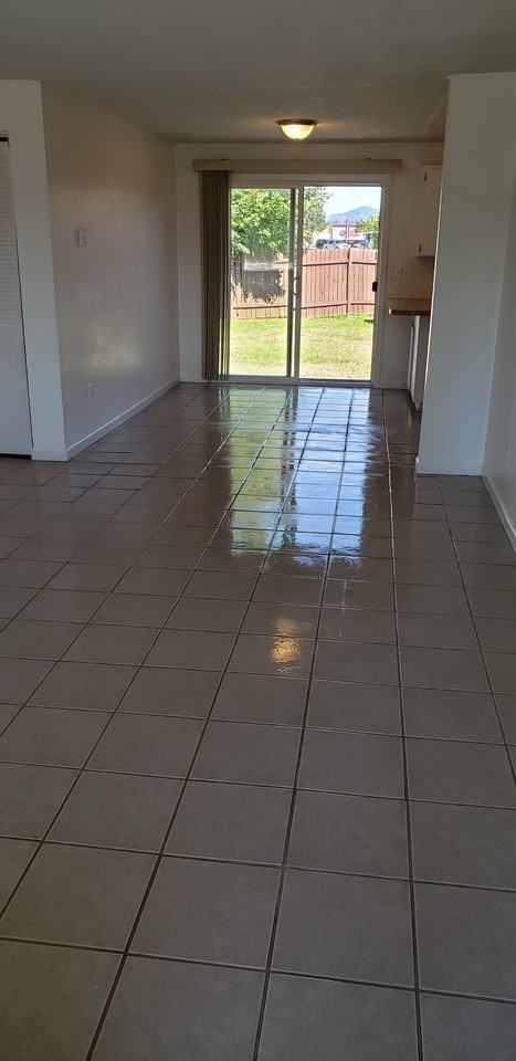 525 W Twilight Ct - Photo 4 of 10