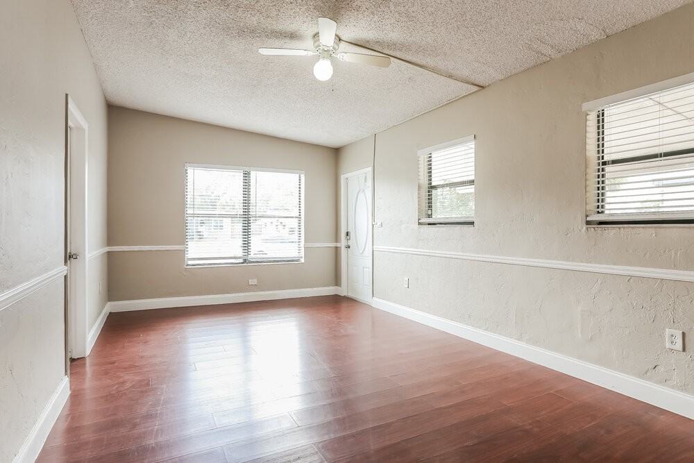 550 Nw 29th Ter - Photo 5 of 17