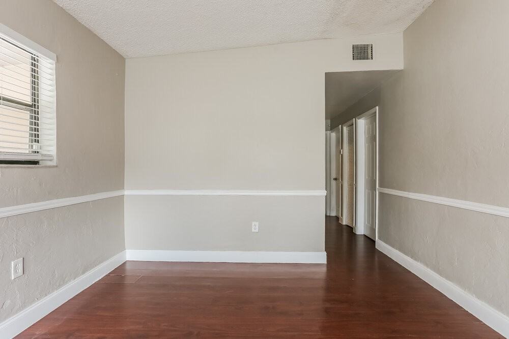 550 Nw 29th Ter - Photo 6 of 17