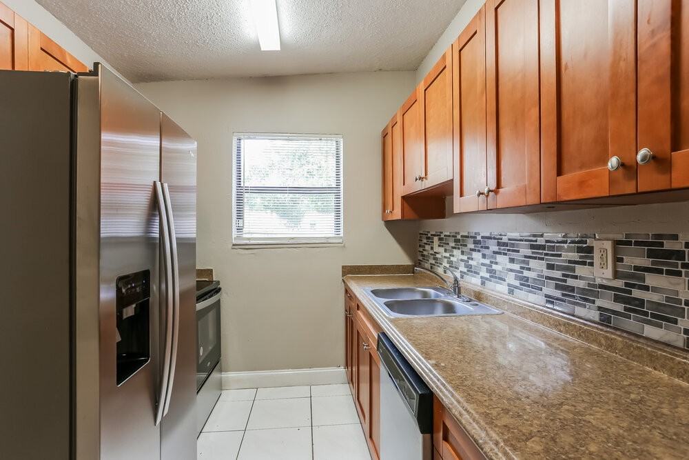 550 Nw 29th Ter - Photo 7 of 17