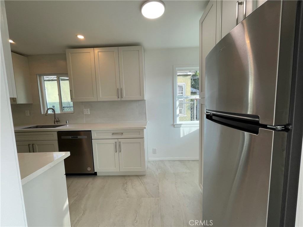 357 E Plenty St #357 - Photo 3 of 17