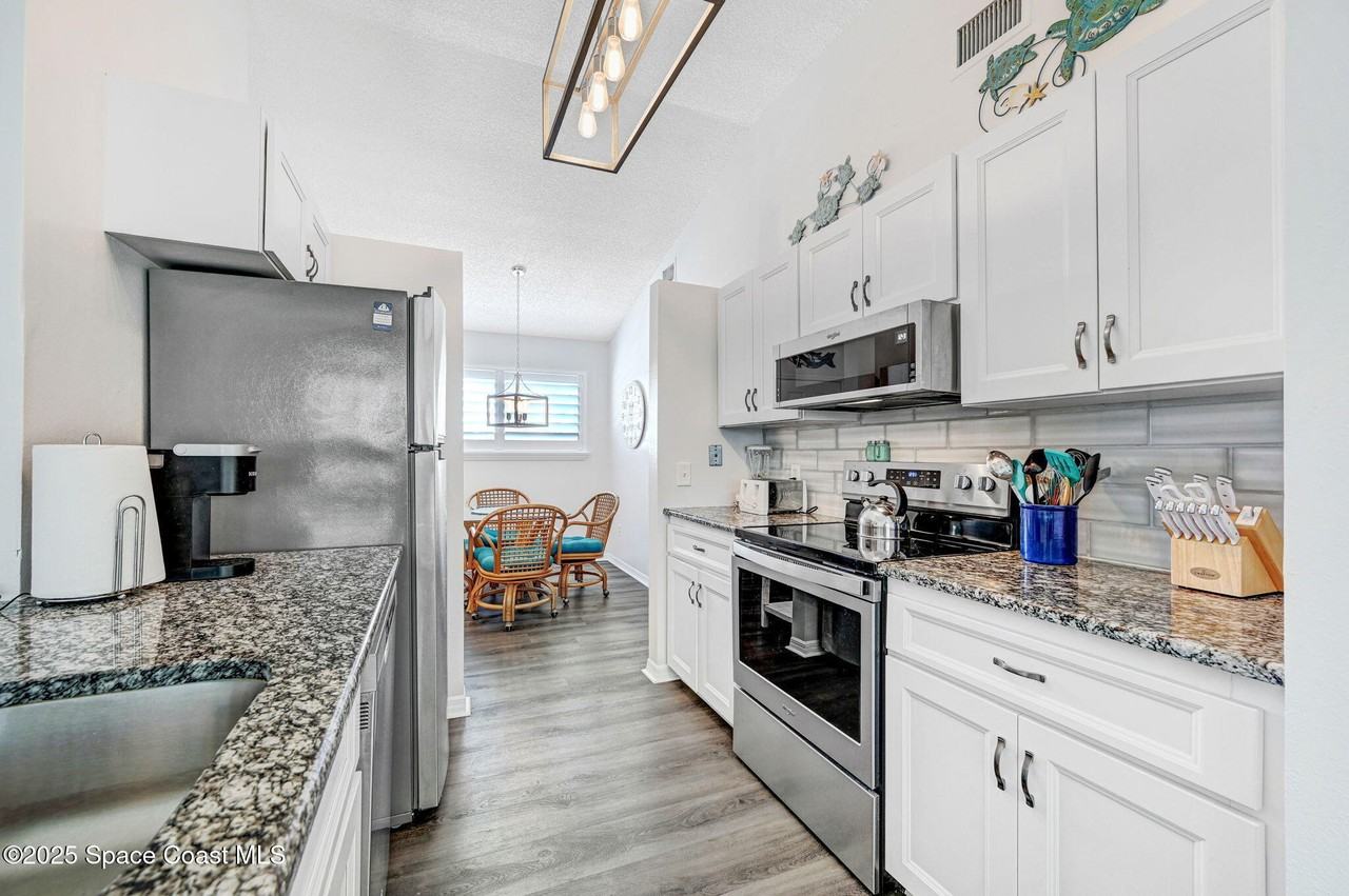 718 Beach Park Ln #718V286 - Photo 4 of 34