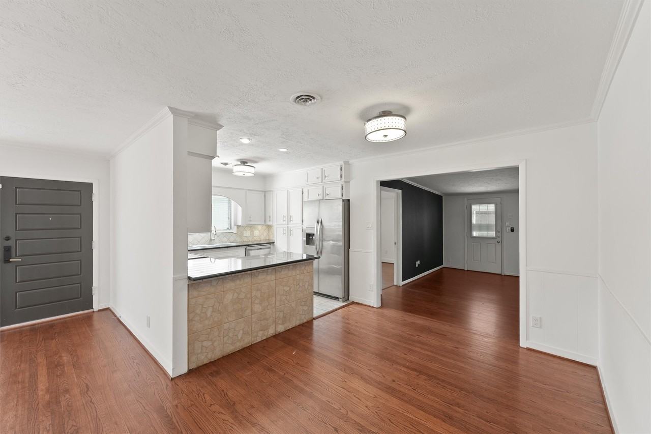 4414 Gardendale Dr #4414 - Photo 3 of 19