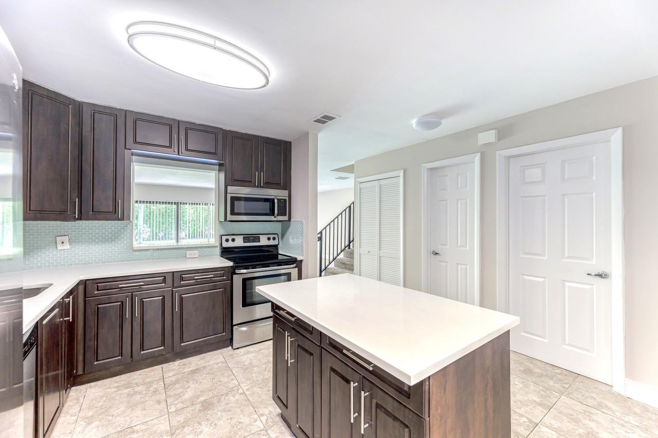 660 Coventry St #660 - Photo 5 of 24