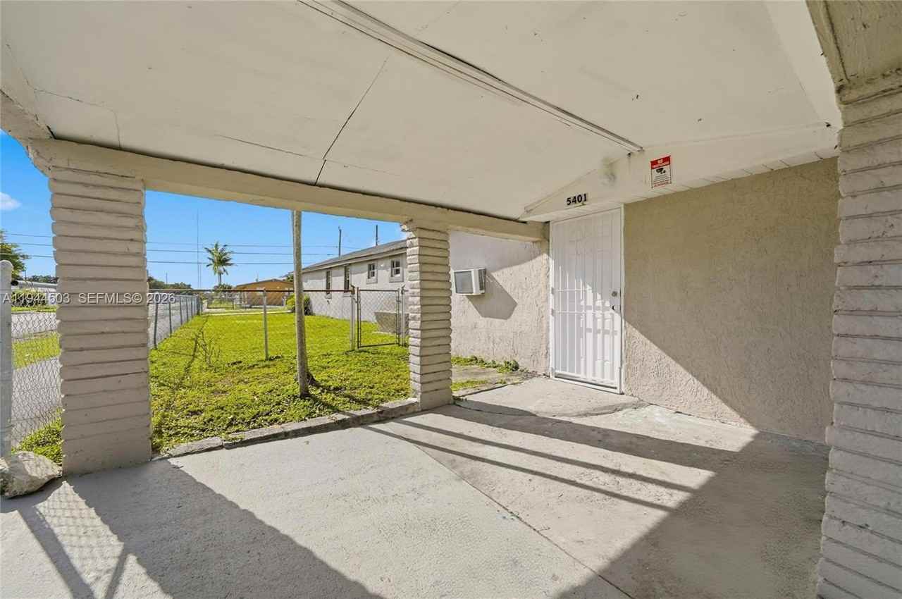 5401 Sw 20th St #5401B - Photo 2 of 10