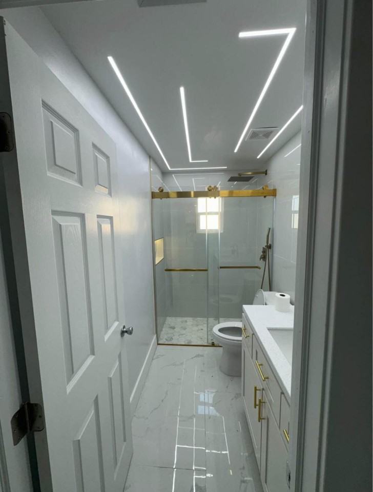 2346 Lakeshore Cir #2346 - Photo 3 of 9