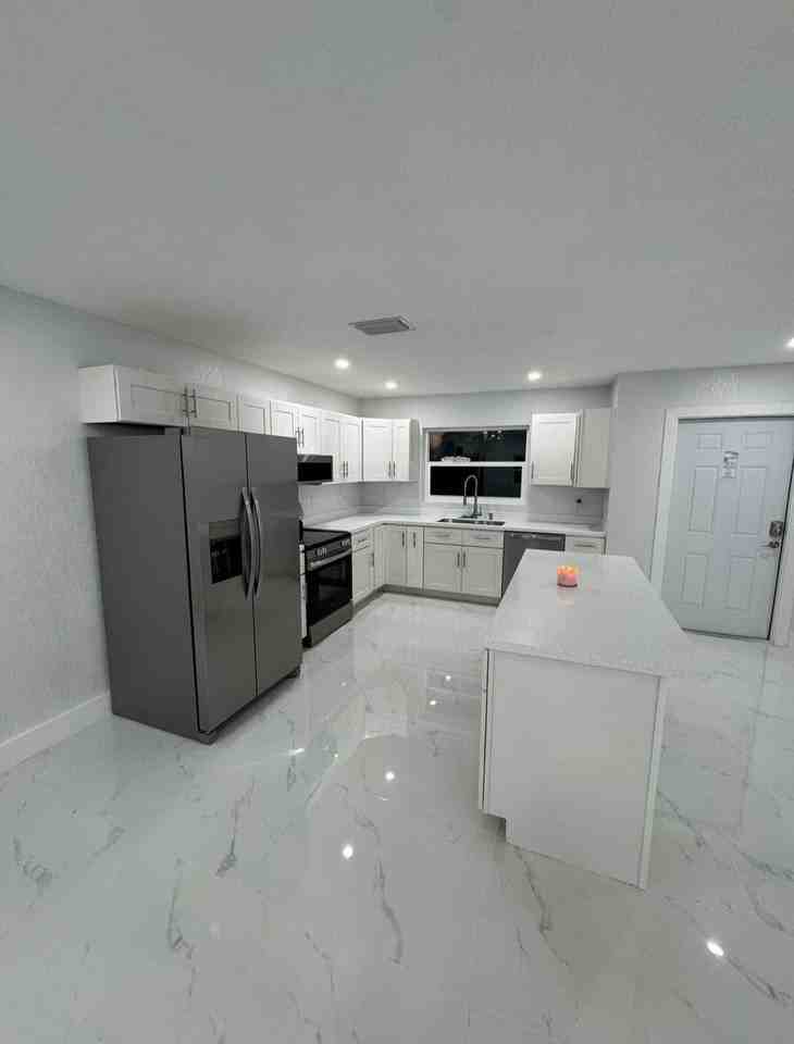 2346 Lakeshore Cir #2346 - Photo 4 of 9