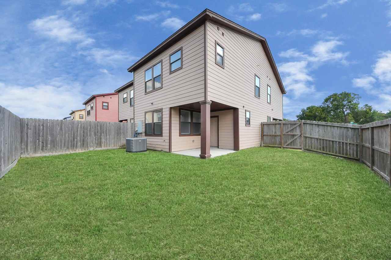 1803 Weeping Oaks #1803A - Photo 3 of 20