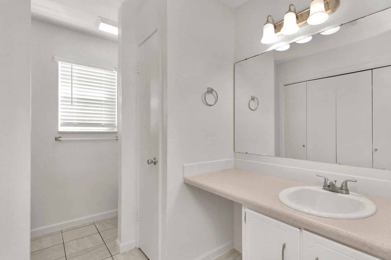 202 Summer Ln #202 - Photo 6 of 22