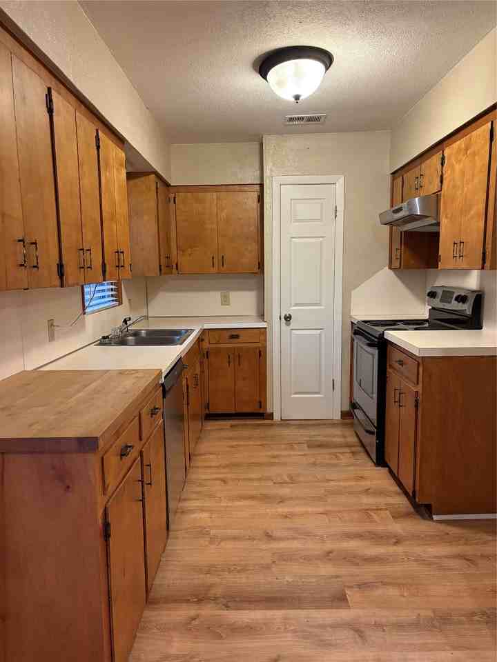 105 Chestnut St #105 - Photo 7 of 14