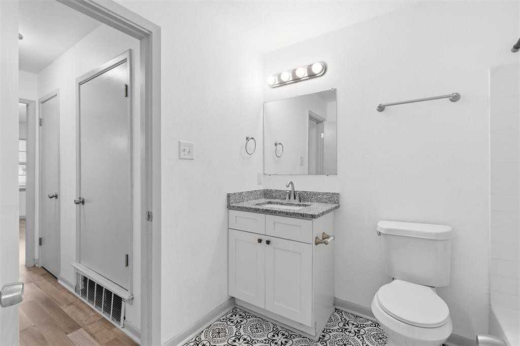 224 E Lake St #224-224 - Photo 6 of 22