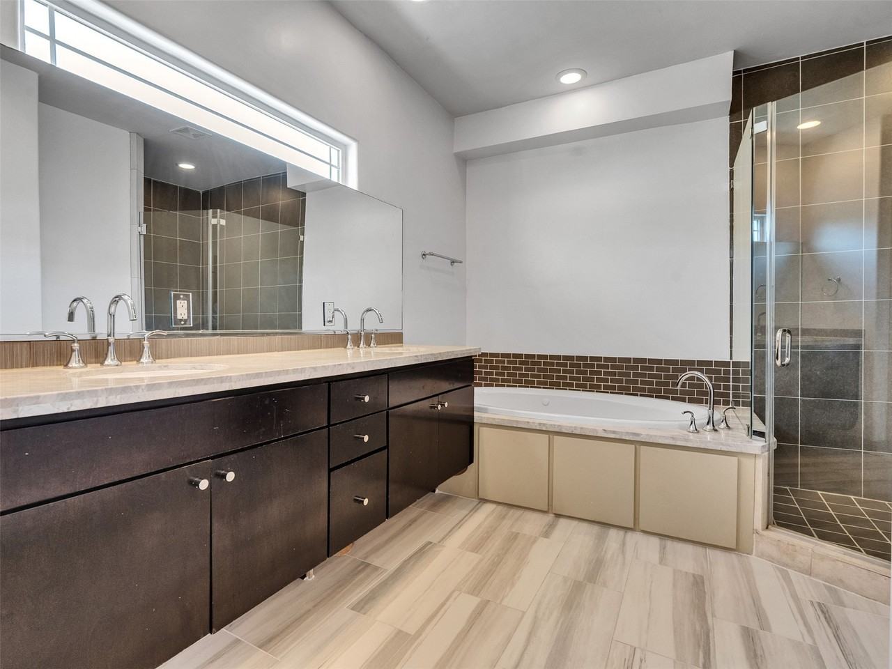 1910 Summer St #1910C - Photo 2 of 32