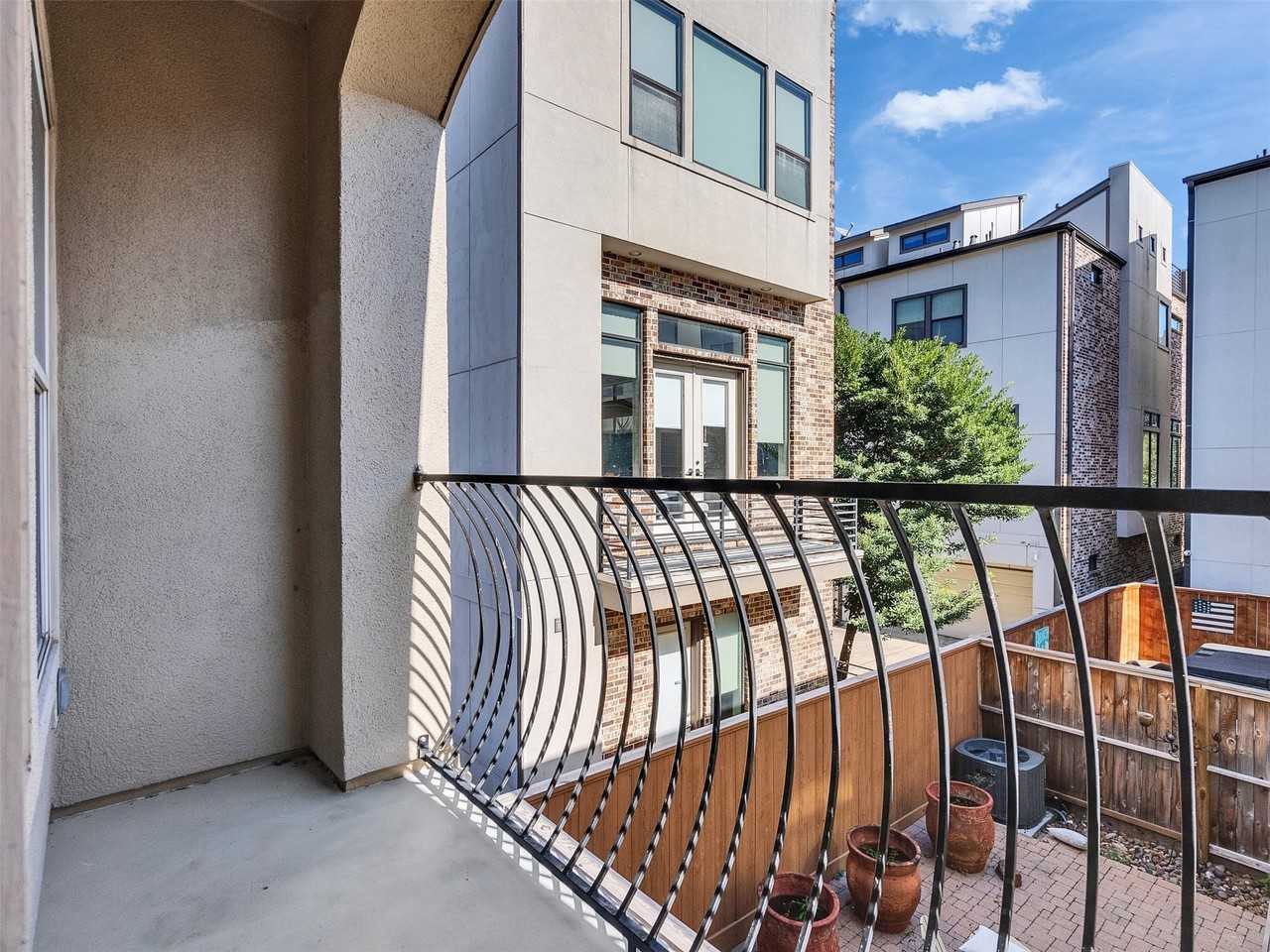 1910 Summer St #1910C - Photo 3 of 32