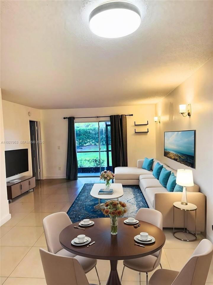 10457 Nw 8th St #10457-105 - Photo 3 of 11