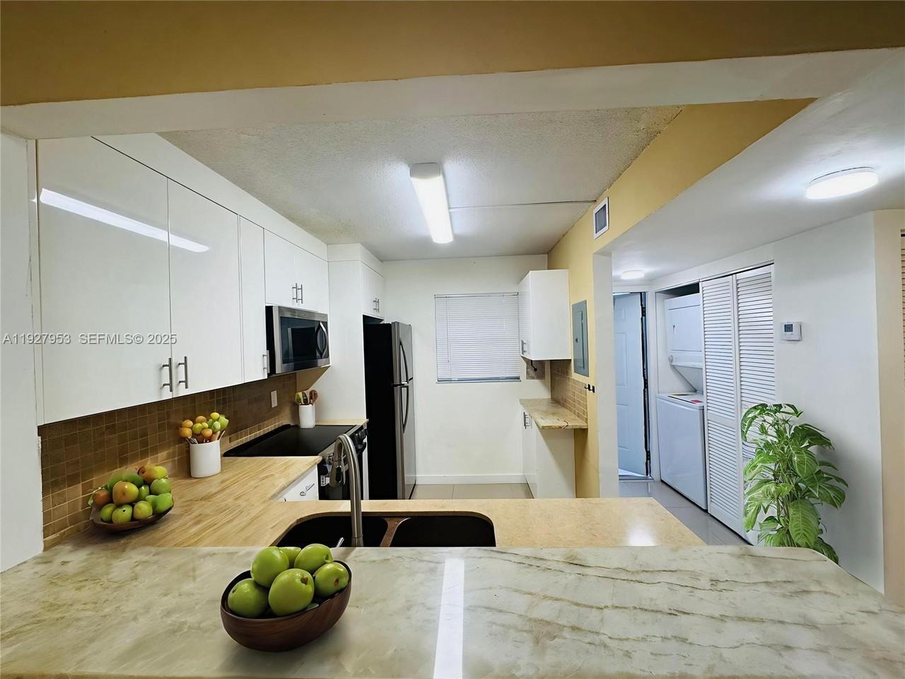 10457 Nw 8th St #10457-105 - Photo 7 of 11