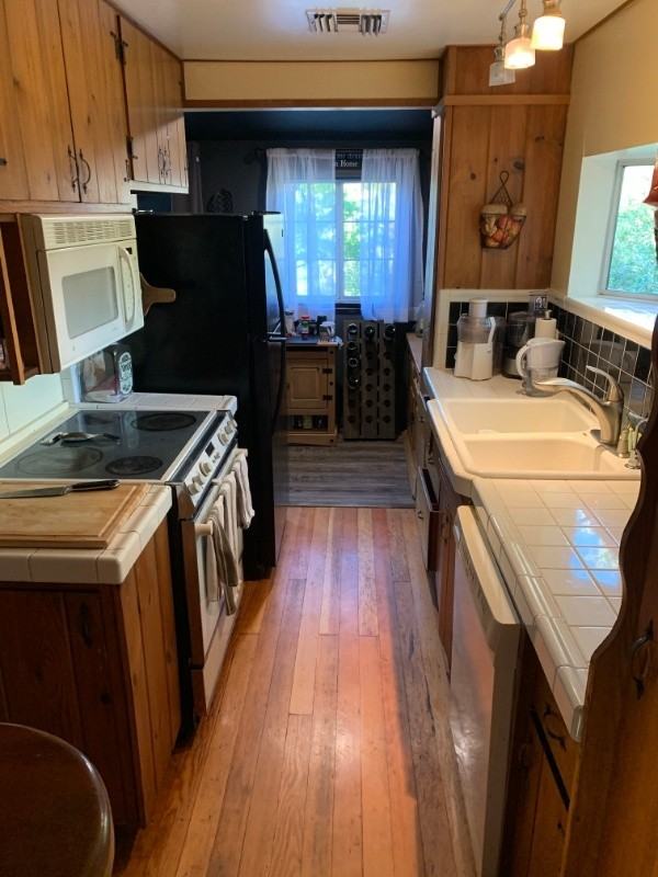 1872 Seminole Dr - Photo 6 of 18