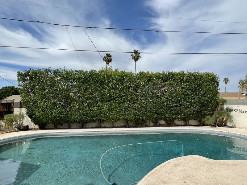 1054 E Fairmont Dr - Photo 2 of 7