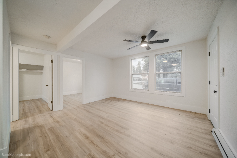 725 W 2nd St #B - Photo 2 of 11