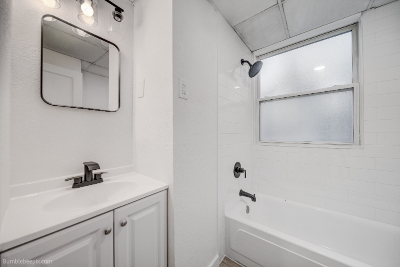 725 W 2nd St #B - Photo 7 of 11