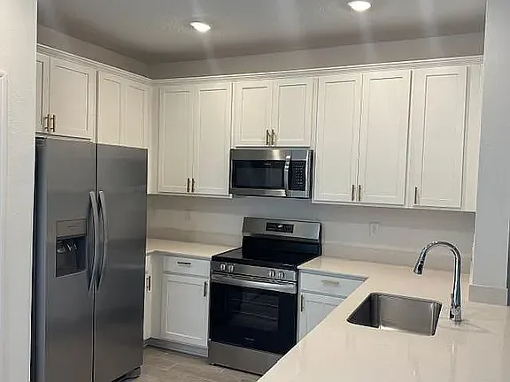 6895 Gable Grv Ave - Photo 3 of 9