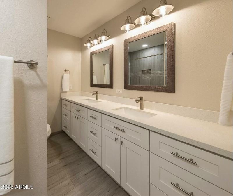 1946 E Wesleyan Dr - Photo 3 of 10