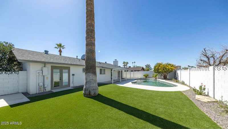 1946 E Wesleyan Dr - Photo 7 of 10