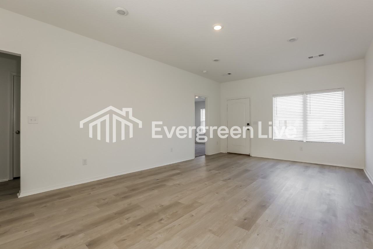 47 Remington Ln - Photo 3 of 15