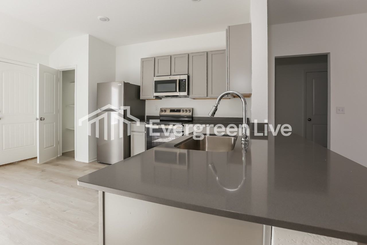 47 Remington Ln - Photo 5 of 15