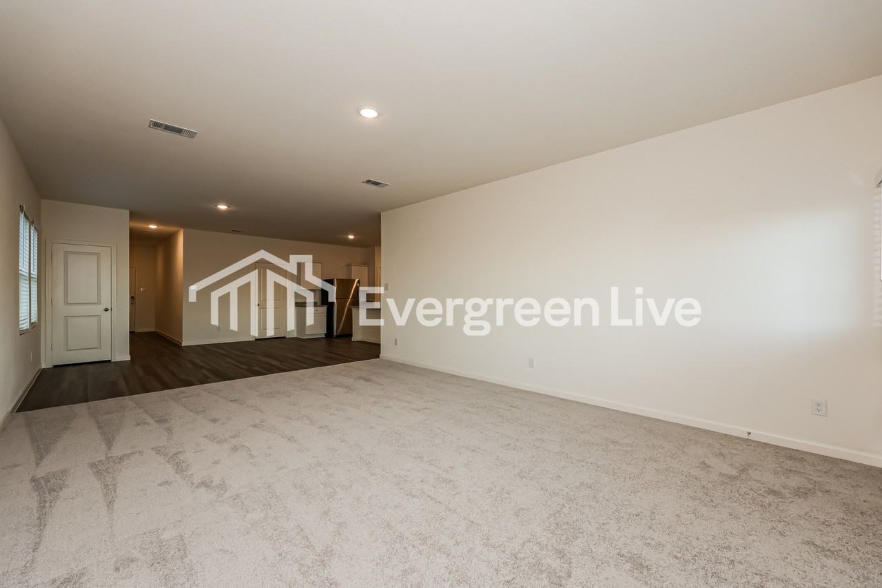 6058 Mojave Dr - Photo 3 of 15