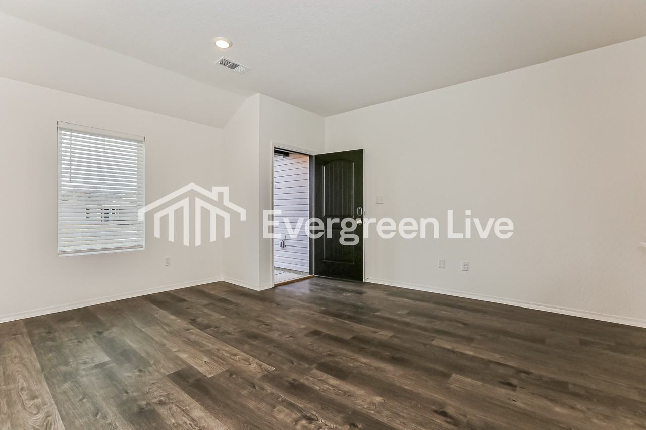 125 Jasmine Ct - Photo 3 of 15
