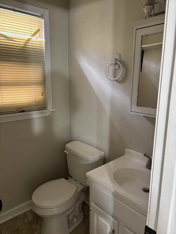 125 Phillips Cir #1 - Photo 4 of 6