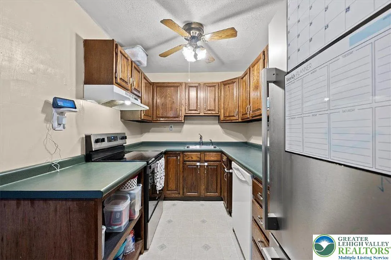 2308 3rd St - Photo 2 of 9