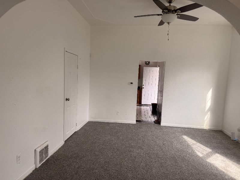 1107 E Frye Ave - Photo 2 of 9