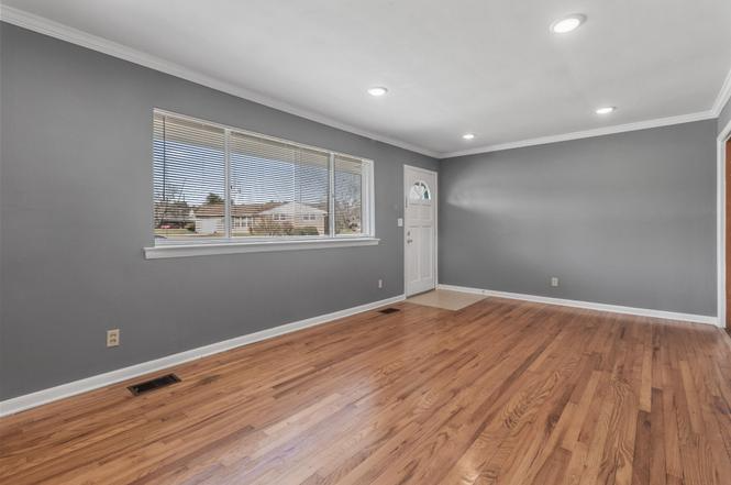 1202 Collins Cir - Photo 3 of 10