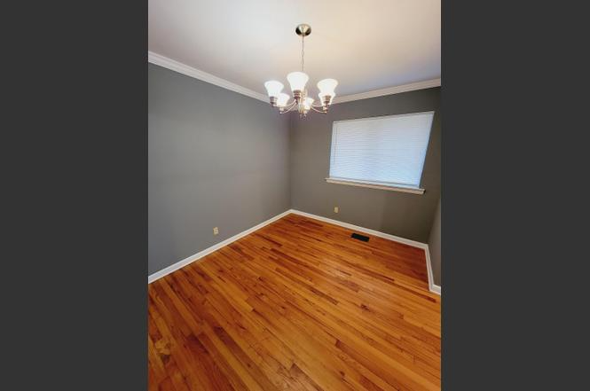 1202 Collins Cir - Photo 4 of 10