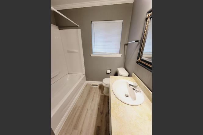 1202 Collins Cir - Photo 5 of 10